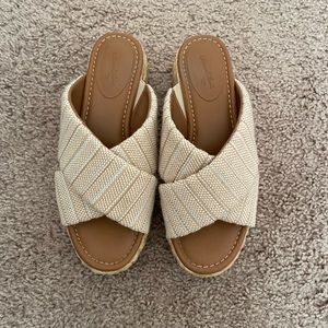 Universal Threads Platform Sandals